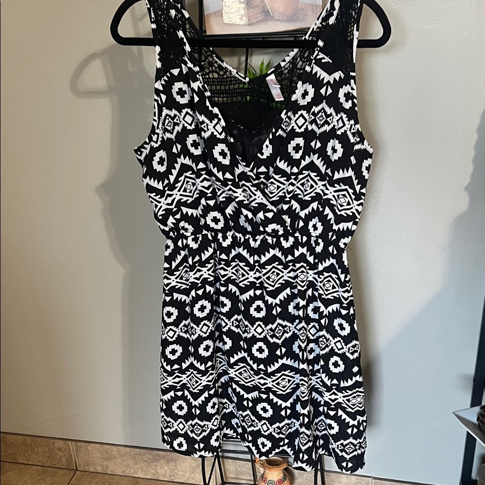 Xhilaration Black and White Geometric Dress